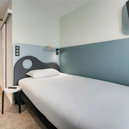 Ibis Styles Cadet Lafayette 3* Párizs